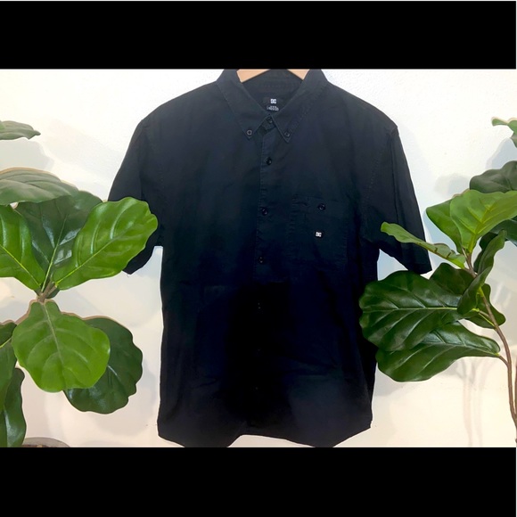 DC Black Button Up Stretch - Picture 1 of 2